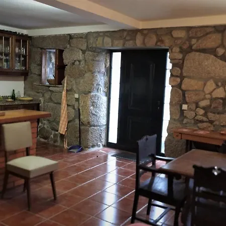 Casa De Fundevila Nyaraló *